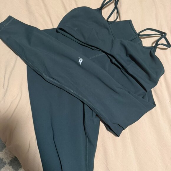 Fabletics Workout Set - Picture 2 of 4